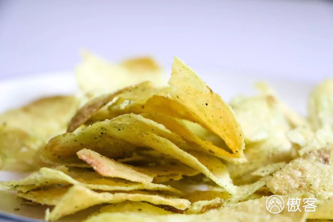 绝交!六一节竟然送我香菜薯片、虫子和卫生巾?