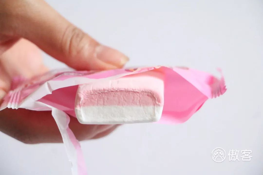 绝交!六一节竟然送我香菜薯片、虫子和卫生巾?