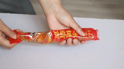 绝交!六一节竟然送我香菜薯片、虫子和卫生巾?