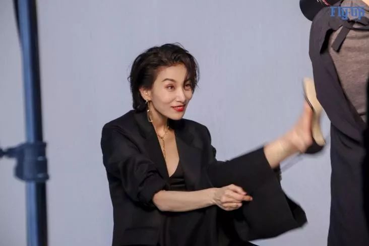 对传统审美的反杀：超A女风格解码