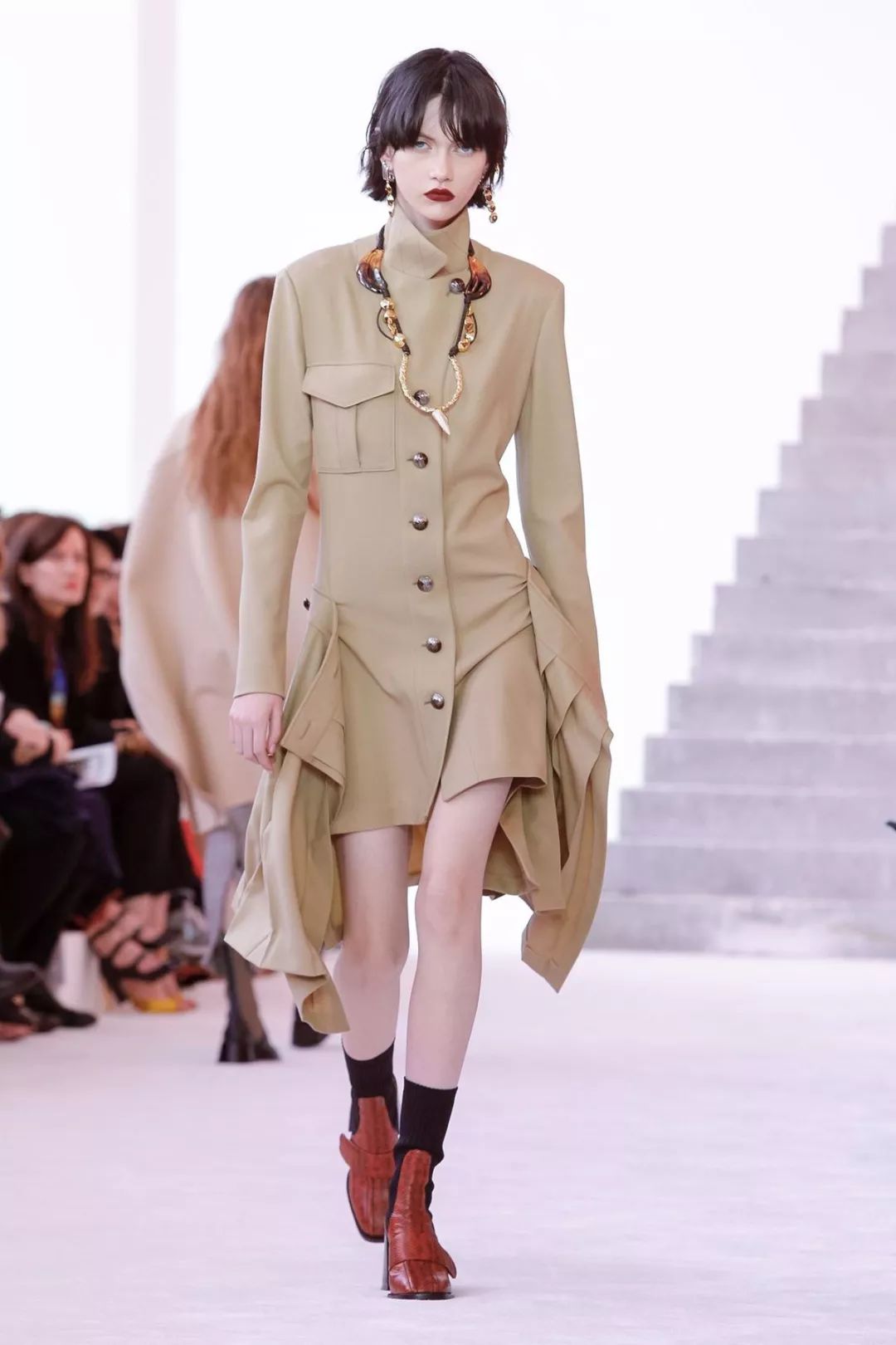 对传统审美的反杀：超A女风格解码