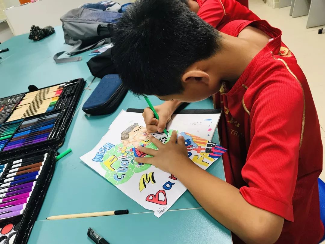 简笔画c罗与梅西,足球小学生c罗