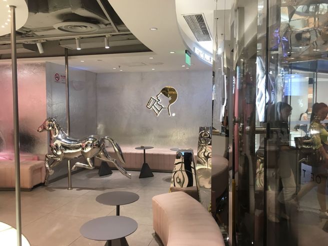 我们走访了最火的9家奶茶店,记者走访测评全市多家品牌奶茶店