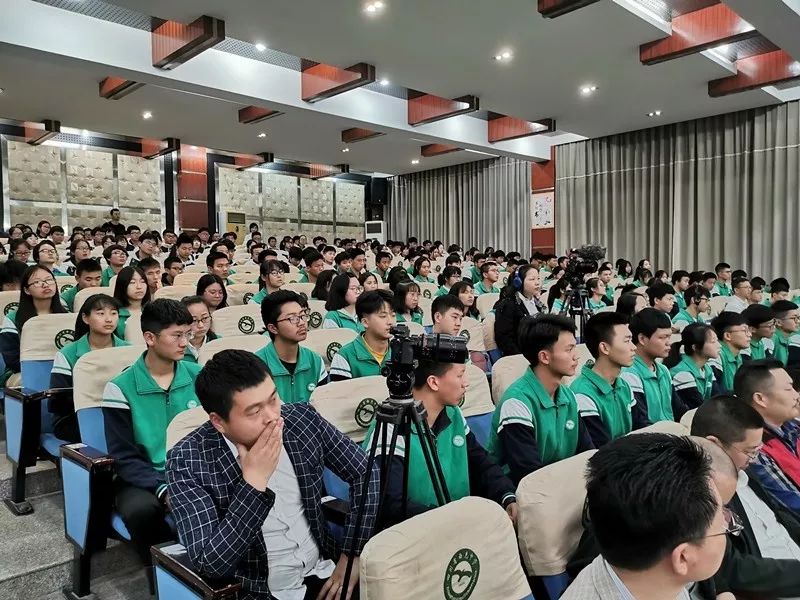 法治副校长进校园法治教育活动,法制副校长赴学校上好开学第一课