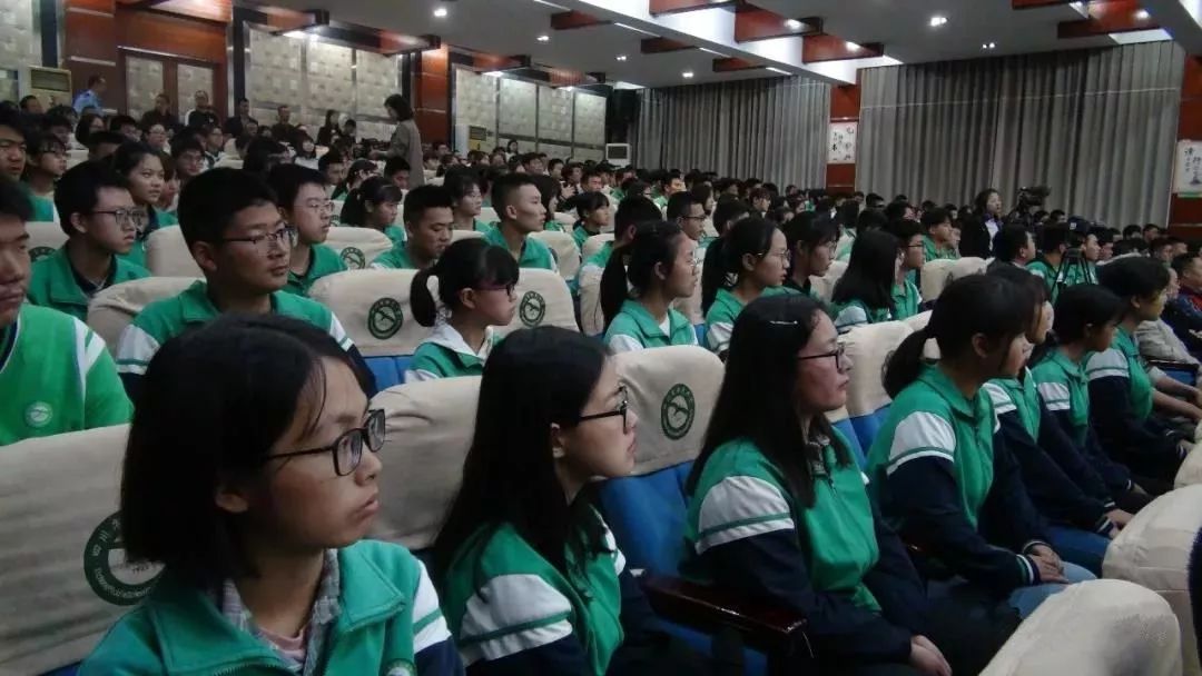 法治副校长进校园法治教育活动,法制副校长赴学校上好开学第一课