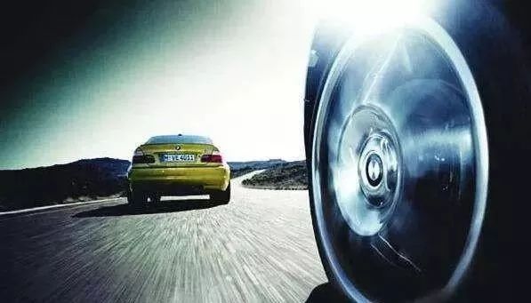 油门无法回位要如何保命,油门突然失灵怎么处理