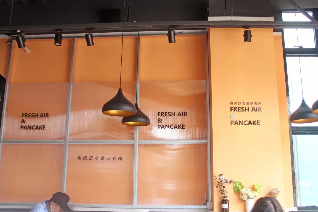 夏季饮品活动全场买二送一,六一奶茶活动免费喝