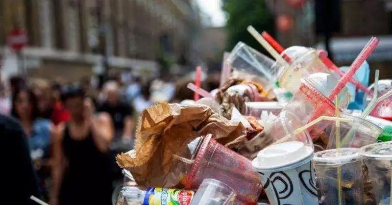 限塑令实施11年记者调查:塑料吸管消耗量仍旧惊人