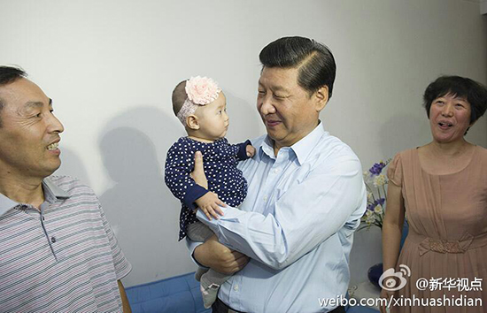 习*平近**与孩子们在一起的微镜头