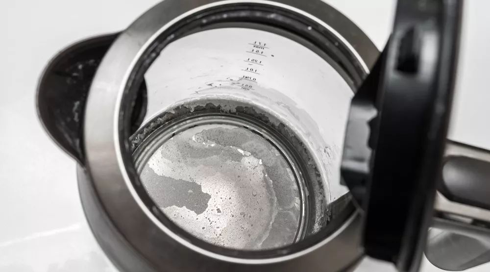 长期喝不烧开的自来水有什么危害,长期饮用纯净水不加热对人有害吗