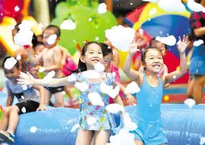 六一儿童节陪孩子们一起过,将这份快乐献给六一儿童节