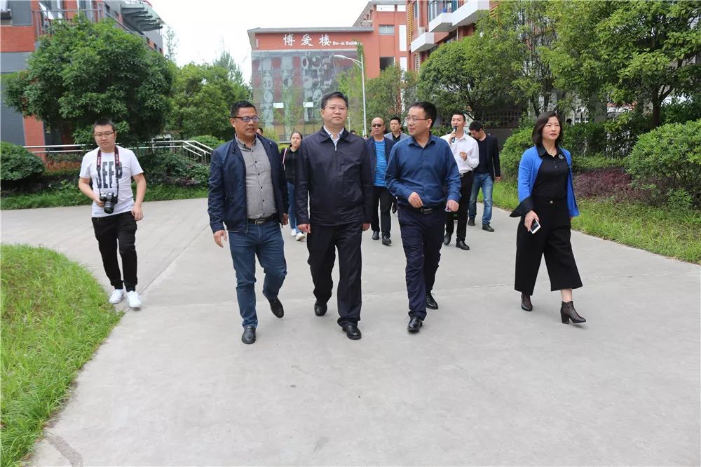 筑巢引凤蝶舞花开——利州区委常委、组织部长张宗虎一行莅临万达中学视察人才工作