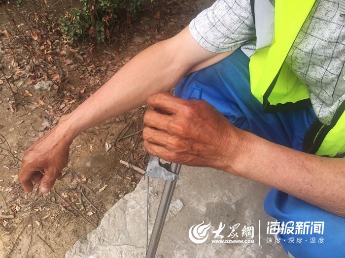 致敬高温下的菏泽户外工作者：手臂晒出“黑白分界线”