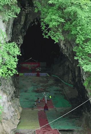 世外桃源山洞里面的篮球场,山洞最大的篮球场