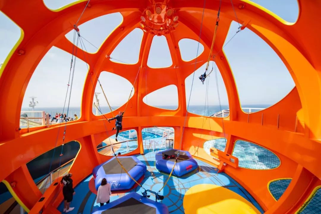 亚洲最大号游轮,亚洲最豪华游轮经过太平洋