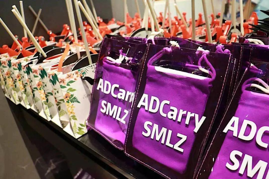 粉丝卖偶像周边正常吗,偶像有多挣钱