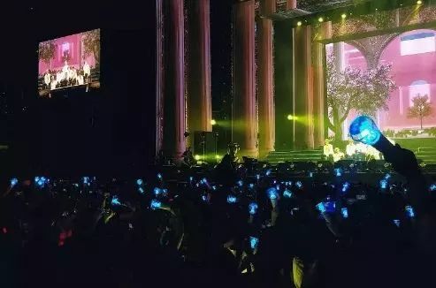 粉丝卖偶像周边正常吗,偶像有多挣钱