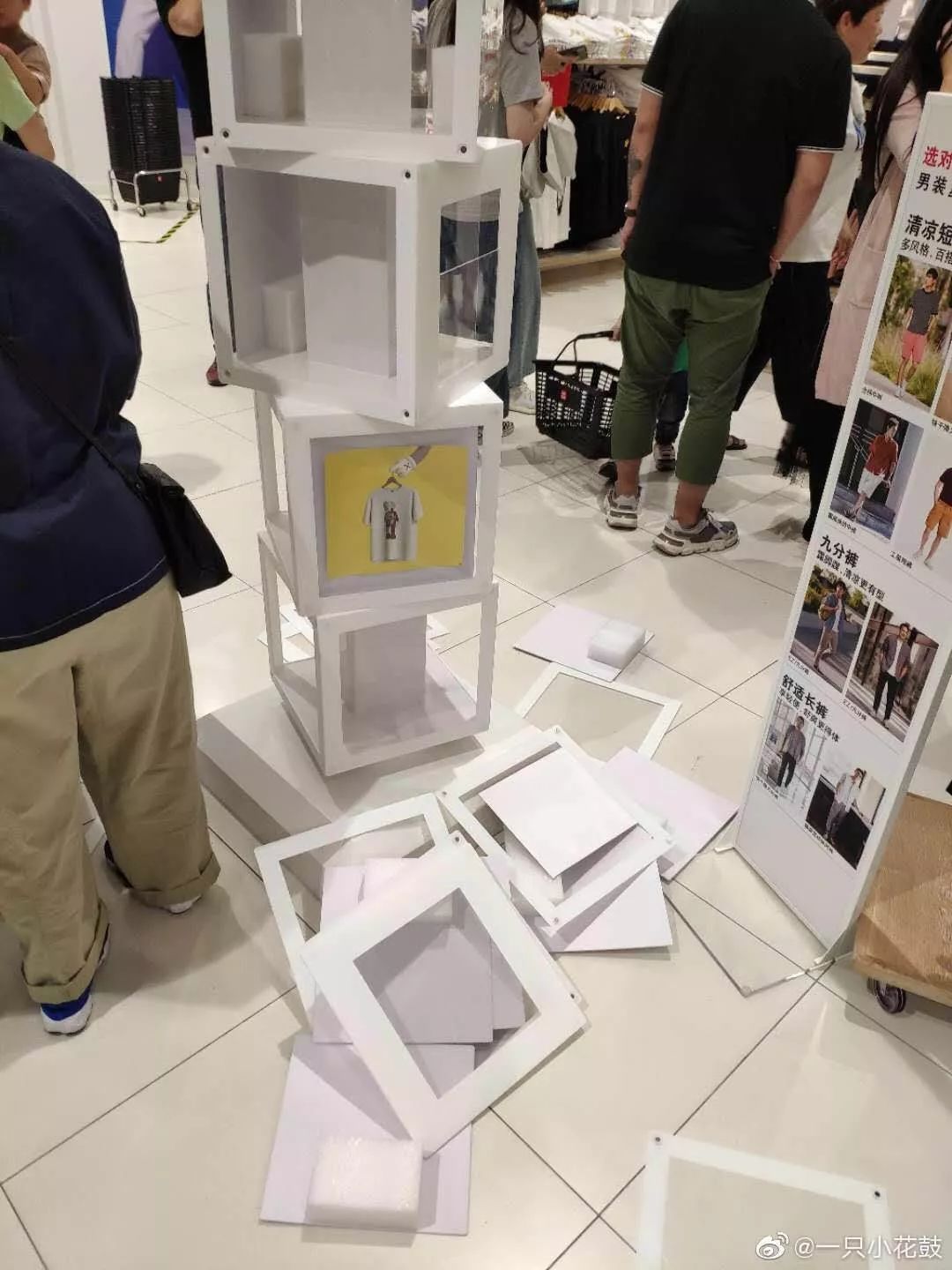 kaws璺熶紭琛ｅ簱,浼樿。搴撴姠kaws