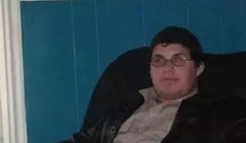 男子假冒王子30年,骗过政府、银行、富商,诈骗5000多万!最后因一份火腿露出马脚