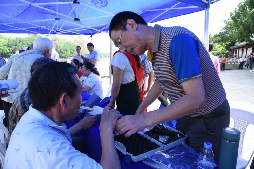 草烟和普通烟哪个危害大,科普香烟对人体的危害