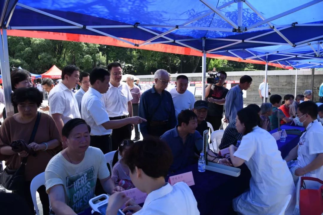 草烟和普通烟哪个危害大,科普香烟对人体的危害