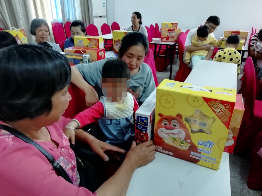 残联春节慰问特困残疾人,残联慰问社区困难残疾人