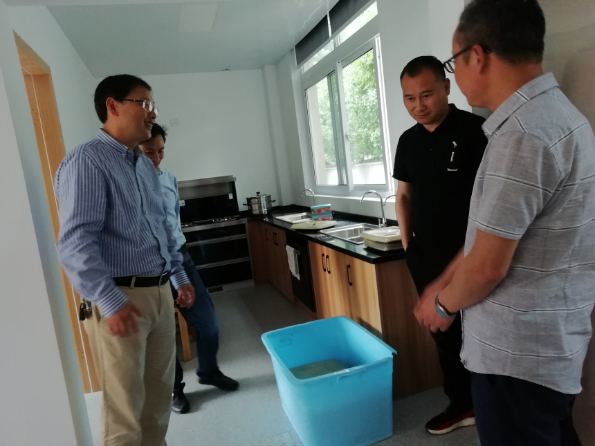 残联春节慰问特困残疾人,残联慰问社区困难残疾人