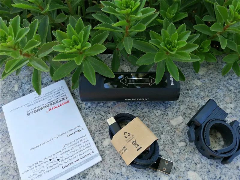 夜骑装备丨小身材多功能大实用Navi600骑行电筒评测