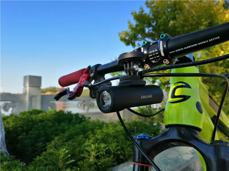 夜骑装备丨小身材多功能大实用Navi600骑行电筒评测