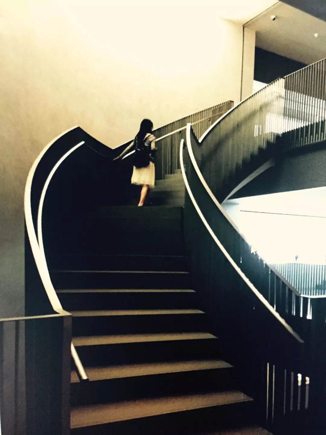 去处|雨你有瓜！你知道吗，魔都的楼梯都能美成这个亚子