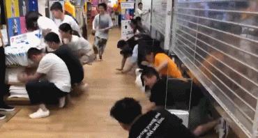 心理课│那些疯抢优衣库的人隐藏着什么心理效应?