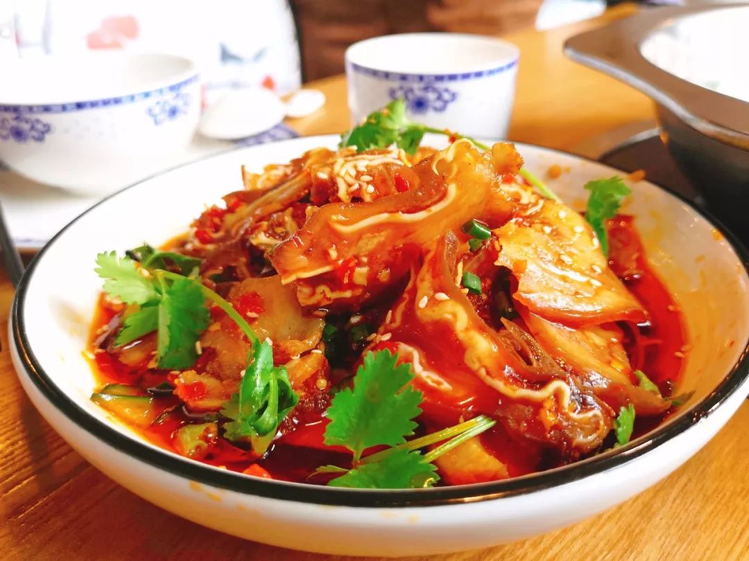 那些尝一口就忘不掉的特色鱼美食,连汤都不放过的酸菜鱼