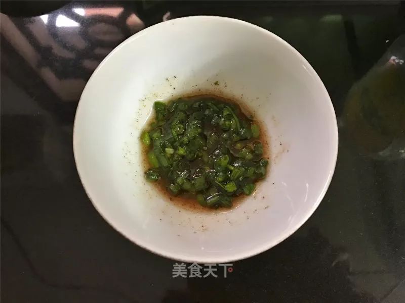 吃剩的饺子皮这样做，简单又好吃，简直香skr人