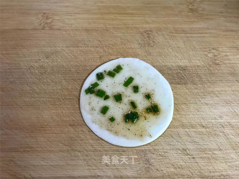 吃剩的饺子皮这样做，简单又好吃，简直香skr人