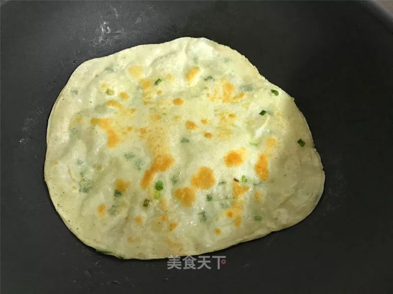 吃剩的饺子皮这样做，简单又好吃，简直香skr人