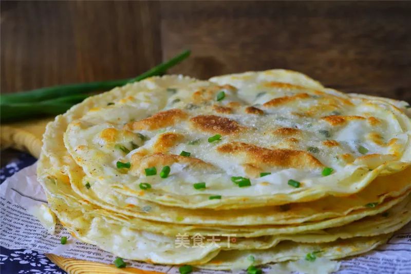 吃剩的饺子皮这样做，简单又好吃，简直香skr人