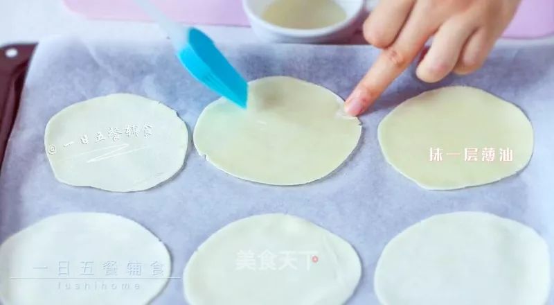 吃剩的饺子皮这样做，简单又好吃，简直香skr人