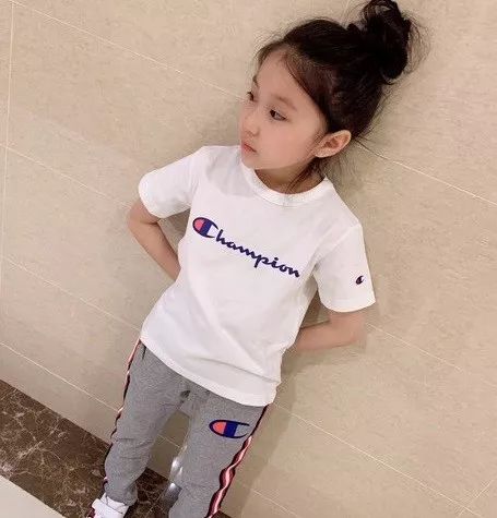 champion明星穿搭,全新champion冠军日版圆领卫衣