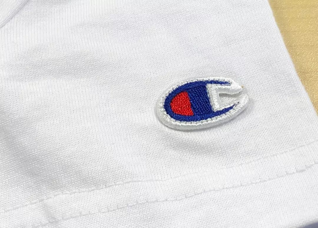 champion明星穿搭,全新champion冠军日版圆领卫衣