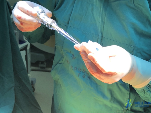 江苏伸筋脊疗强体机器人,开展首例导航机器人辅助骨科手术