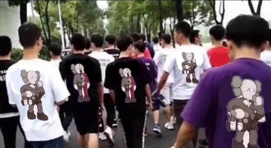 kaws璺熶紭琛ｅ簱,浼樿。搴撴姠kaws