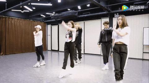 迪丽热巴欧阳娜娜双子座,欧阳娜娜和迪丽热巴互动