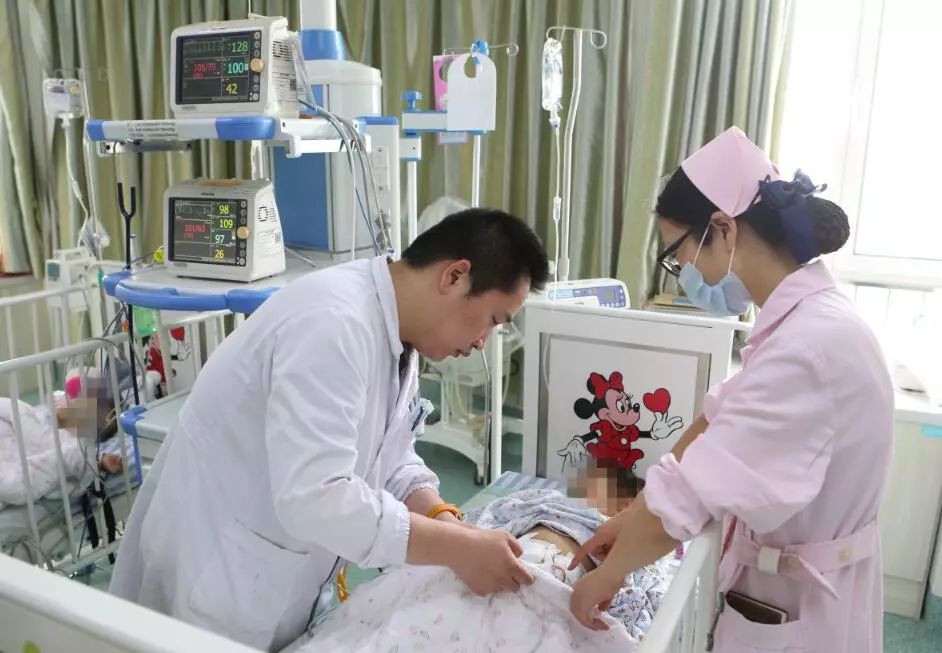 小孩吃了一根头发到肚子里怎么办,小孩吃了一根头发进肚子里