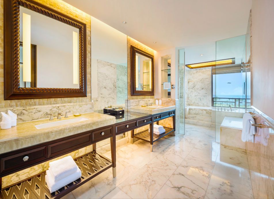 1200㎡透明泳池小红书点赞100w+,这家黄金海岸边的酒店才是海岛季首选