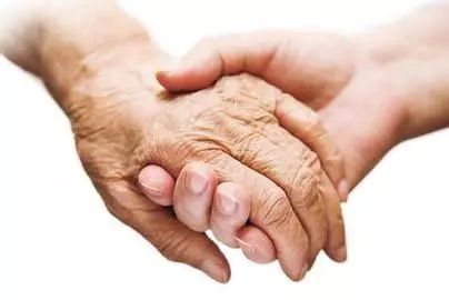 疝气复发的原因是什么,老年人疝气做过手术复发怎么办