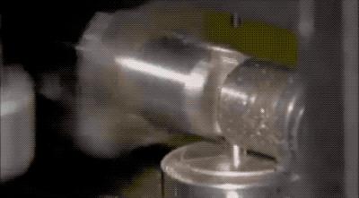 圆珠笔为什么能按动,圆珠笔为啥一按就弹出去了