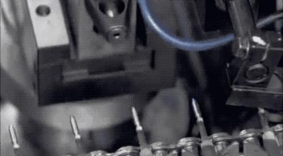 圆珠笔为什么能按动,圆珠笔为啥一按就弹出去了