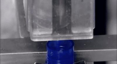 圆珠笔为什么能按动,圆珠笔为啥一按就弹出去了