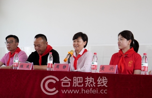 “公安·科教”公益助学行——爱心企业燕子食府走进利辛县永顺社区