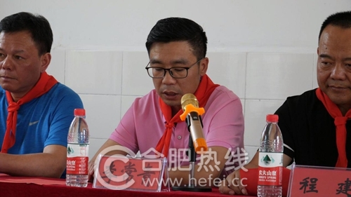 “公安·科教”公益助学行——爱心企业燕子食府走进利辛县永顺社区